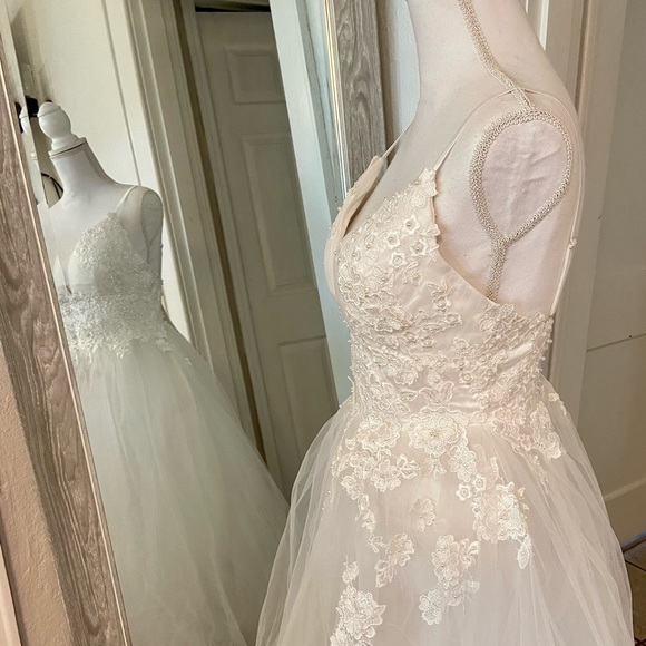 Wedding Dress - NWT size 4 - Picture 5 of 8